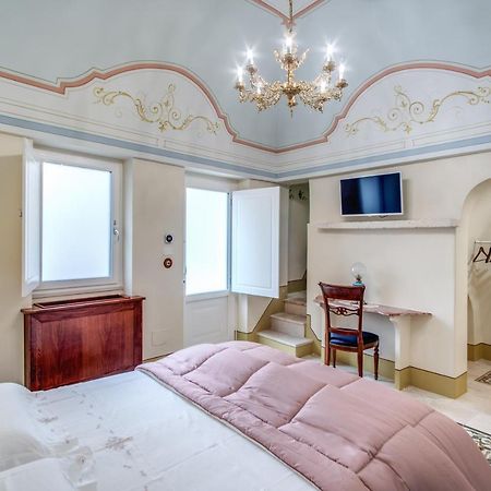 Bed and Breakfast Palazzo Stunis - Dimora Di Charme Ostuni Exterior foto