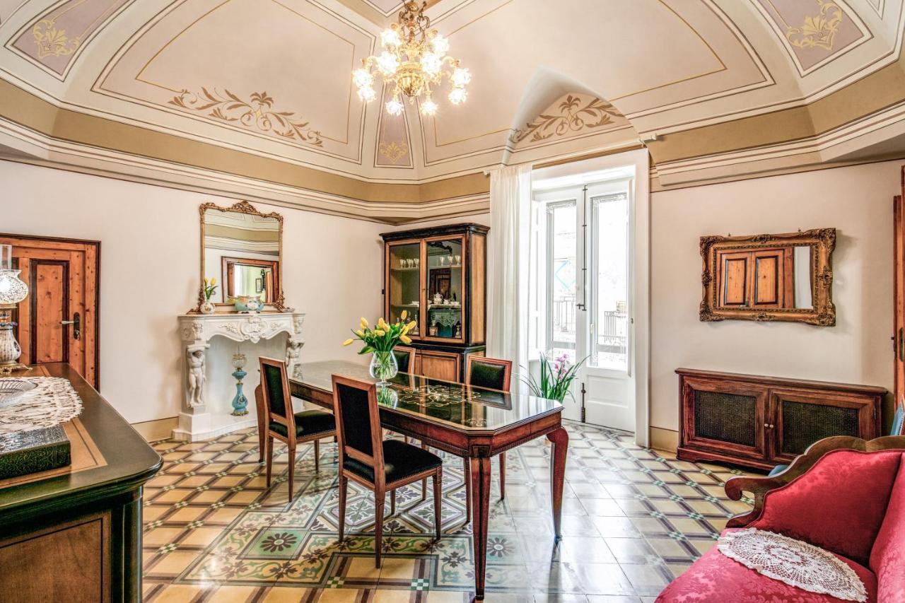 Bed and Breakfast Palazzo Stunis - Dimora Di Charme Ostuni Exterior foto