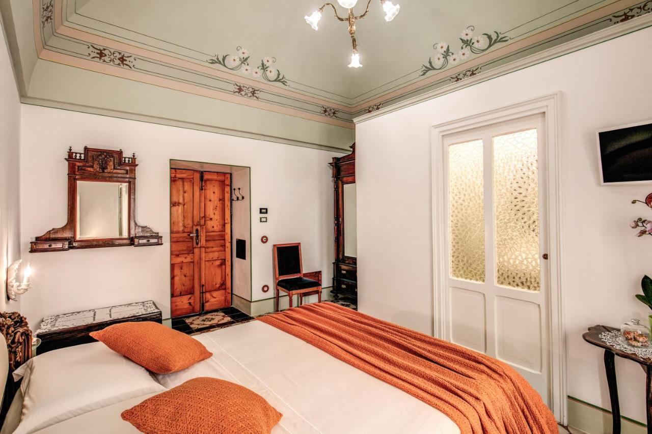 Bed and Breakfast Palazzo Stunis - Dimora Di Charme Ostuni Exterior foto