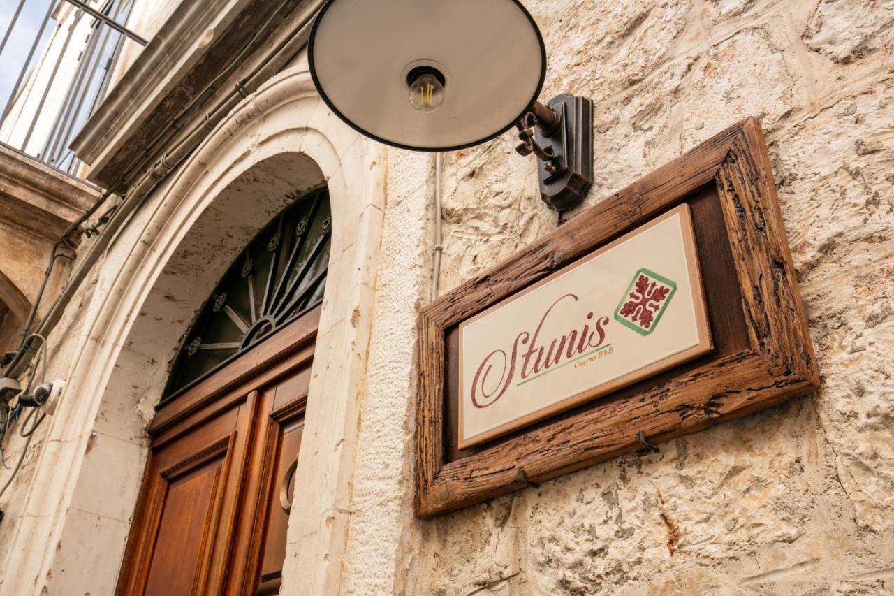 Bed and Breakfast Palazzo Stunis - Dimora Di Charme Ostuni Exterior foto